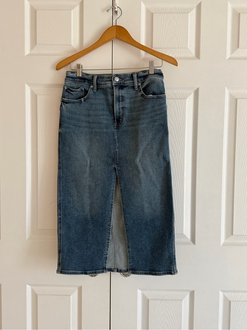 Express Women's Dark Blue Straight-Leg Jeans